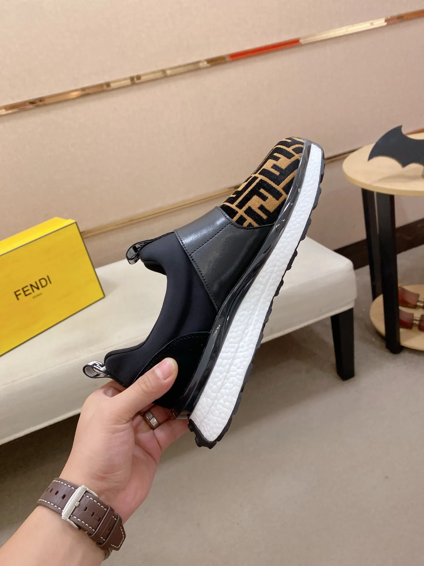 Men's shoes 💰 462💰 (fendi) New high-top 👊🏻 upper 🇮🇹 imported cowhide fabric 🇩🇪 lining imported breathable mesh lining. The original outsole is molded to highlight the identity of every man, and the upper foot is elegant and stable🚶🏻🚶🏻The high-end custom counters reproduce the original version📯No matter the wind or rain, the shoe last remains unchanged and can withstand the verification of time🔍️,🔵 Size: 38-44